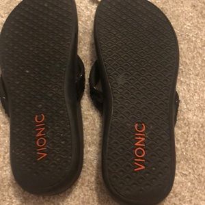 Vionic flip flops with arches